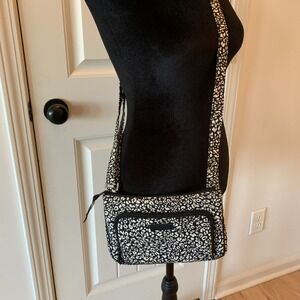 Vera Bradley Black And White Crossbody Cheetah Print Lightweight Purse 9.5"x 6